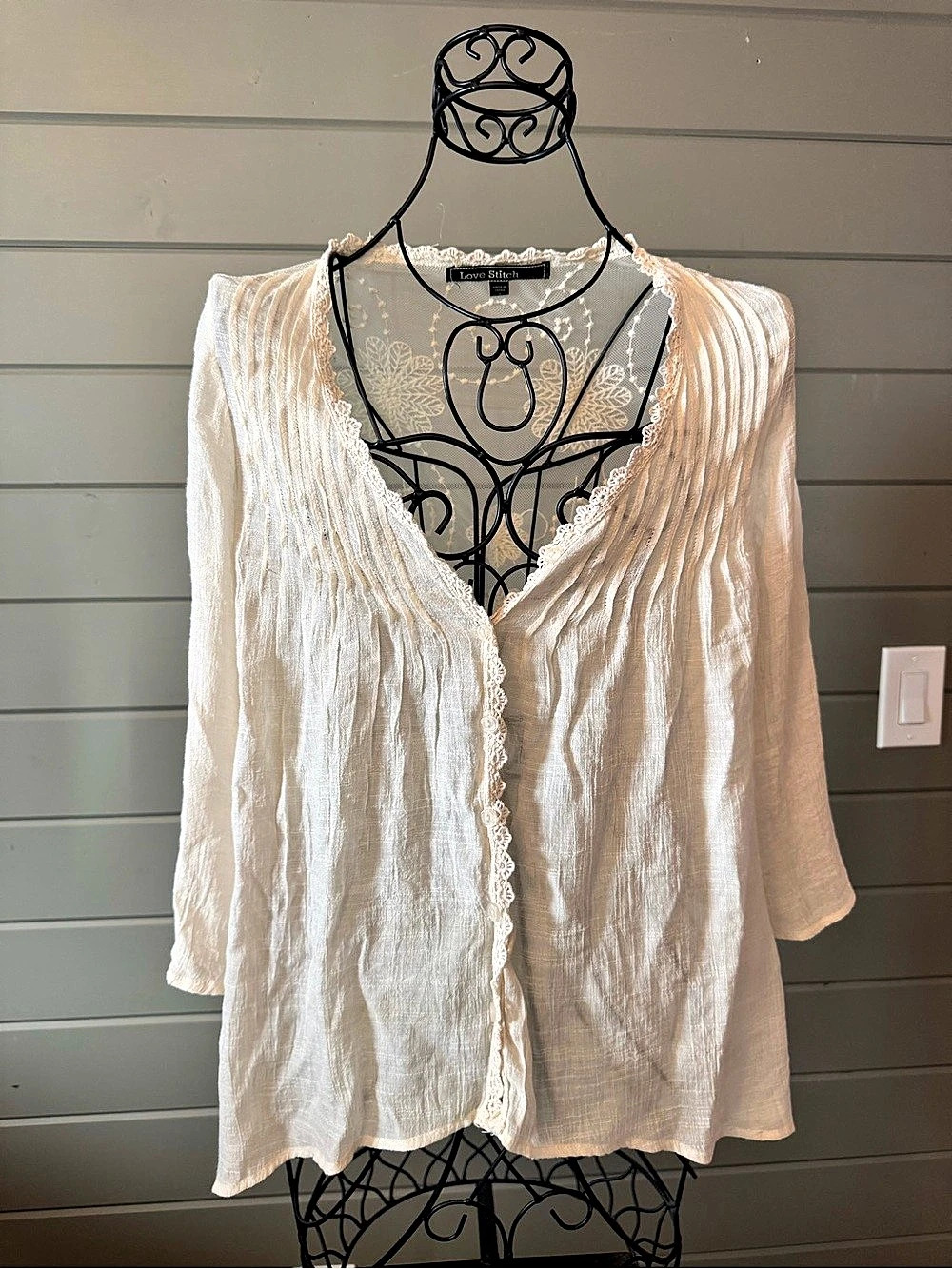 Love Stitch Floral Lace Front Blouse in White Size Small Like New